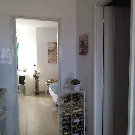 Neu Renoviertes, Huebsches Und Gemuetliches Mit Balkon Und Meerblick Apartment *