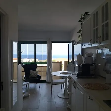 Neu Renoviertes, Huebsches Und Gemuetliches Mit Balkon Und Meerblick Apartment *